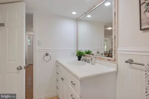 Bath - 1634 Ridout Rd, Annapolis, MD 21409 photo 2 of 7