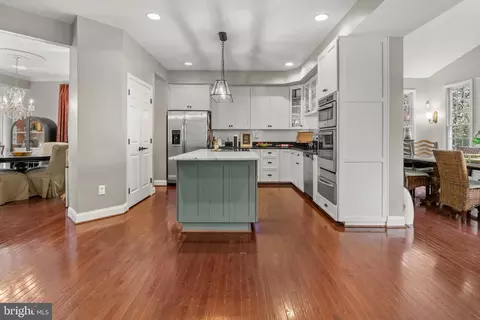 Kitchen - 8504 Summershade Dr, Odenton, MD 21113 photo 5 of 7