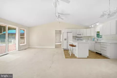 Living - 2718 Riva Rd, Annapolis, MD 21401 photo 3 of 6