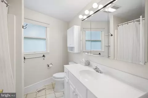 Bath - 2718 Riva Rd, Annapolis, MD 21401 photo 1 of 1