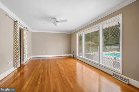 Living - 2718 Riva Rd, Annapolis, MD 21401 photo 5 of 6