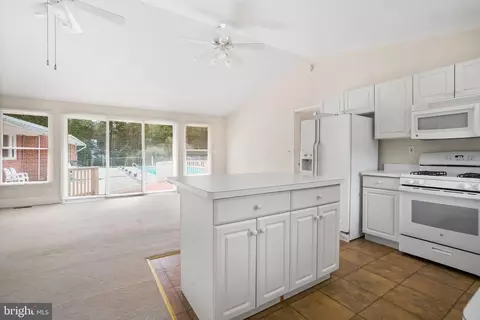 Living - 2718 Riva Rd, Annapolis, MD 21401 photo 4 of 6