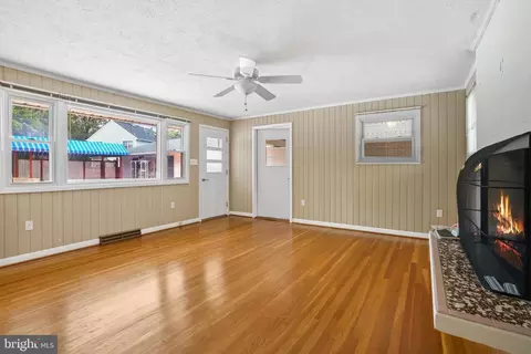 Living - 2718 Riva Rd, Annapolis, MD 21401 photo 6 of 6