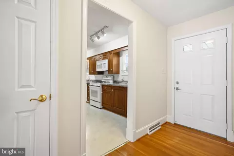 Entry Way - 2718 Riva Rd, Annapolis, MD 21401 photo 2 of 2