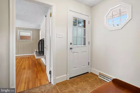 Entry Way - 2718 Riva Rd, Annapolis, MD 21401 photo 1 of 2