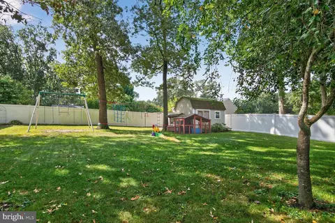 Exterior - 639 Cedar Dr, Pasadena, MD 21122 photo 4 of 4