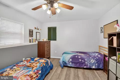 Bedroom - 639 Cedar Dr, Pasadena, MD 21122 photo 4 of 5
