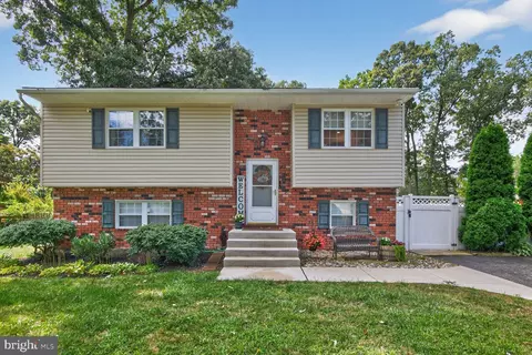 639 Cedar Dr, Pasadena, MD 21122