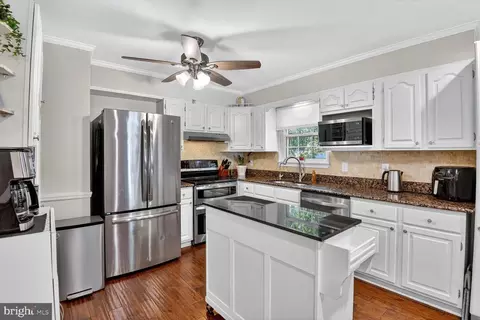 Kitchen - 639 Cedar Dr, Pasadena, MD 21122 photo 1 of 3