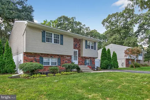 Exterior - 639 Cedar Dr, Pasadena, MD 21122 photo 2 of 4