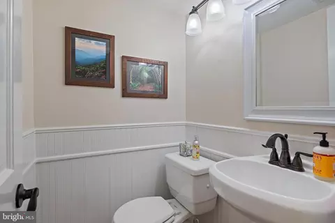 Bath - 7 Georgetown Ct, Annapolis, MD 21403 photo 1 of 1