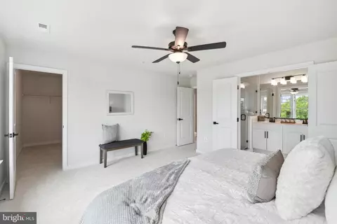 Bedroom - 305 A Lakeview Ave, Edgewater, MD 21037 photo 2 of 5
