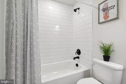 Bath - 305 A Lakeview Ave, Edgewater, MD 21037 photo 2 of 4