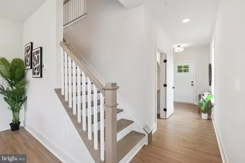 Entry Way - 305 A Lakeview Ave, Edgewater, MD 21037 photo 3 of 8