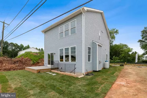 Exterior - 305 A Lakeview Ave, Edgewater, MD 21037 photo 3 of 4