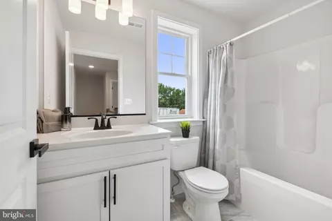 Entry Way - 305 A Lakeview Ave, Edgewater, MD 21037 photo 7 of 8