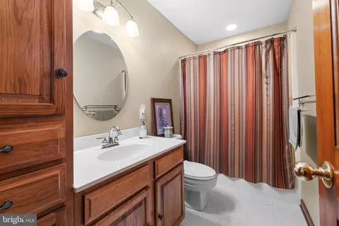 Bath - 1433 Gilbert Rd, Arnold, MD 21012 photo 3 of 3
