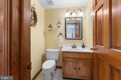 Bath - 1433 Gilbert Rd, Arnold, MD 21012 photo 1 of 3