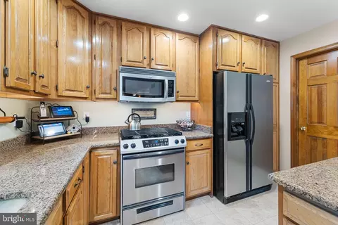 Kitchen - 1433 Gilbert Rd, Arnold, MD 21012 photo 4 of 5