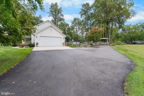 Exterior - 1433 Gilbert Rd, Arnold, MD 21012 photo 11 of 14