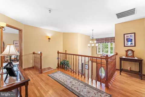 Entry Way - 1433 Gilbert Rd, Arnold, MD 21012 photo 2 of 2