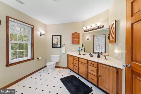 Bath - 1433 Gilbert Rd, Arnold, MD 21012 photo 2 of 3