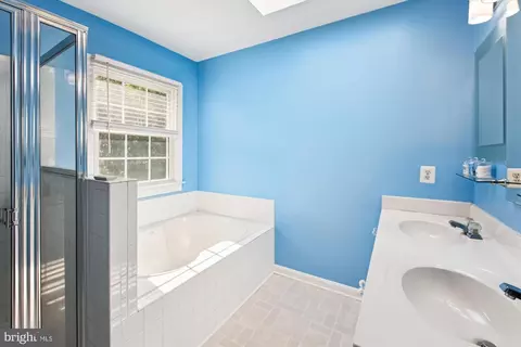 Bath - 2113 Millhaven Dr #25 113, Edgewater, MD 21037 photo 1 of 3