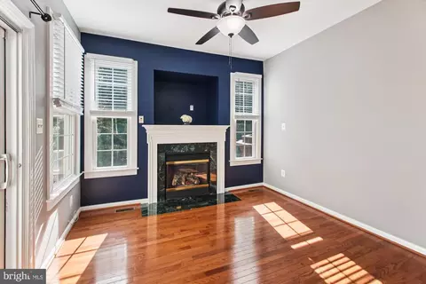 Living - 2113 Millhaven Dr #25 113, Edgewater, MD 21037 photo 4 of 5