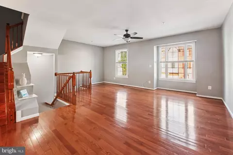 Living - 2113 Millhaven Dr #25 113, Edgewater, MD 21037 photo 2 of 5