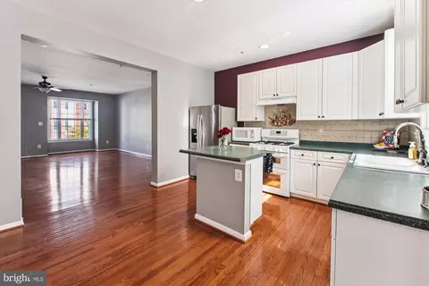 Kitchen - 2113 Millhaven Dr #25 113, Edgewater, MD 21037 photo 3 of 3