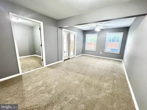 Living - 2113 Millhaven Dr #25 113, Edgewater, MD 21037 photo 5 of 5