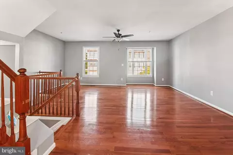 Living - 2113 Millhaven Dr #25 113, Edgewater, MD 21037 photo 1 of 5