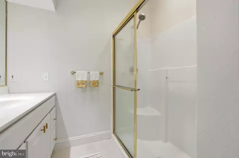 Bath - 7 Ken Mar Ave, Pasadena, MD 21122 photo 2 of 7