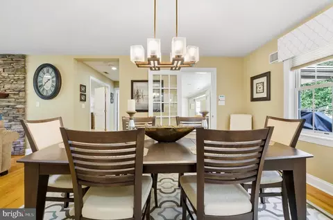 Dining - 7 Ken Mar Ave, Pasadena, MD 21122 photo 3 of 6