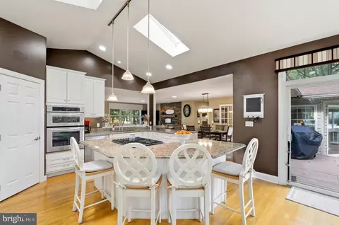 Kitchen - 7 Ken Mar Ave, Pasadena, MD 21122 photo 2 of 4