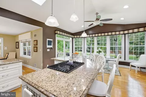 Kitchen - 7 Ken Mar Ave, Pasadena, MD 21122 photo 3 of 4