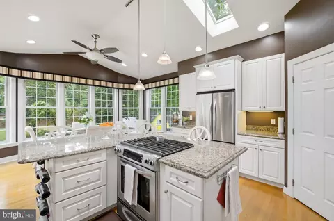 Kitchen - 7 Ken Mar Ave, Pasadena, MD 21122 photo 4 of 4