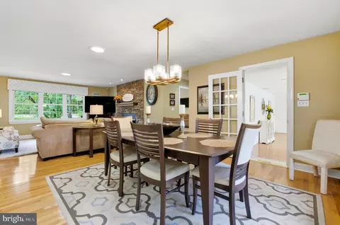 Dining - 7 Ken Mar Ave, Pasadena, MD 21122 photo 2 of 6