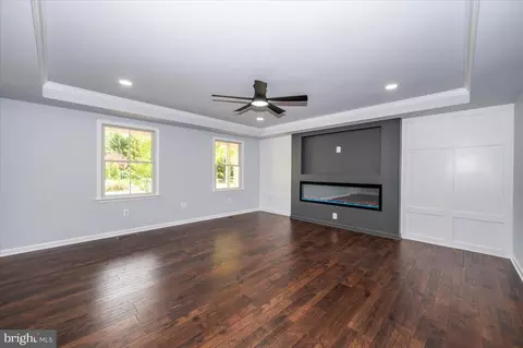 Living - 301 Unity Ln, Annapolis, MD 21401 photo 5 of 14