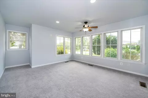 Living - 301 Unity Ln, Annapolis, MD 21401 photo 12 of 14