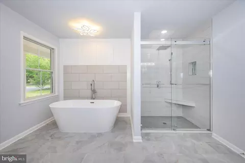 Bath - 301 Unity Ln, Annapolis, MD 21401 photo 3 of 11