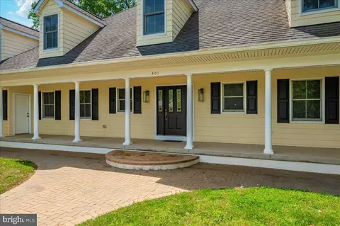 Exterior - 301 Unity Ln, Annapolis, MD 21401 photo 4 of 23