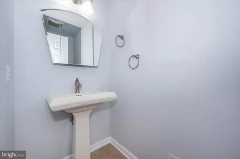 Entry Way - 301 Unity Ln, Annapolis, MD 21401 photo 4 of 13