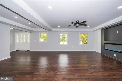 Living - 301 Unity Ln, Annapolis, MD 21401 photo 6 of 14