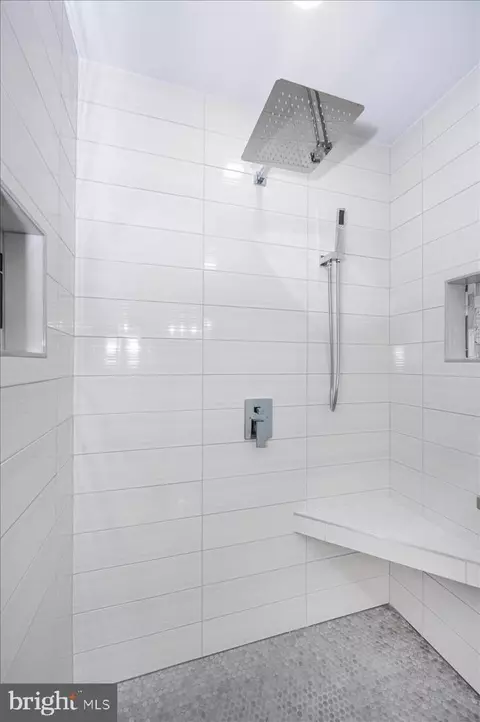Bath - 301 Unity Ln, Annapolis, MD 21401 photo 4 of 11