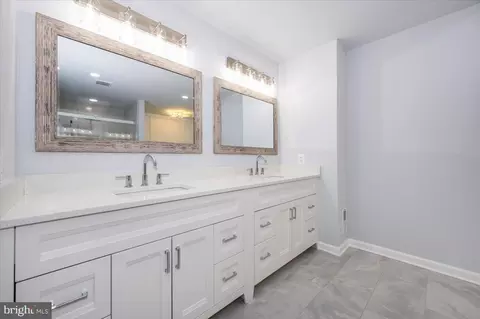 Bath - 301 Unity Ln, Annapolis, MD 21401 photo 2 of 11