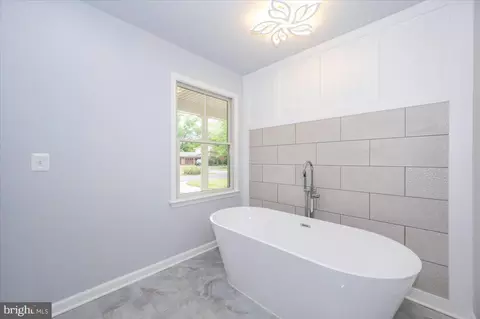 Bath - 301 Unity Ln, Annapolis, MD 21401 photo 5 of 11