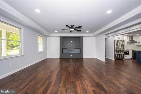 Living - 301 Unity Ln, Annapolis, MD 21401 photo 4 of 14