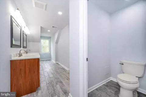Bath - 301 Unity Ln, Annapolis, MD 21401 photo 7 of 11