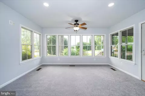 Living - 301 Unity Ln, Annapolis, MD 21401 photo 13 of 14
